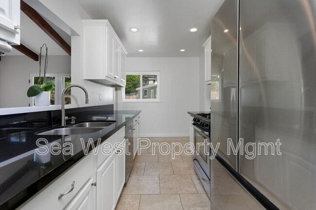 Building Photo - 3267 Bernardo Ln