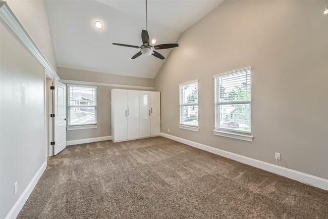 Building Photo - 1317 Chantilly Ln