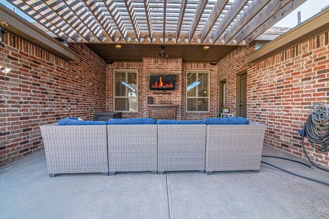 Building Photo - 5914 Llano Ct