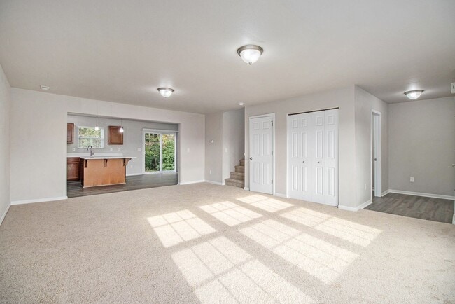 Building Photo - Immediate Occupancy Available!