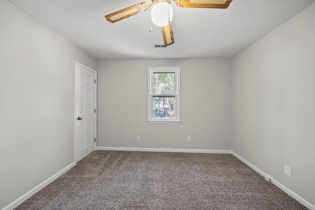 Building Photo - 7404 N Thorncliff Pl