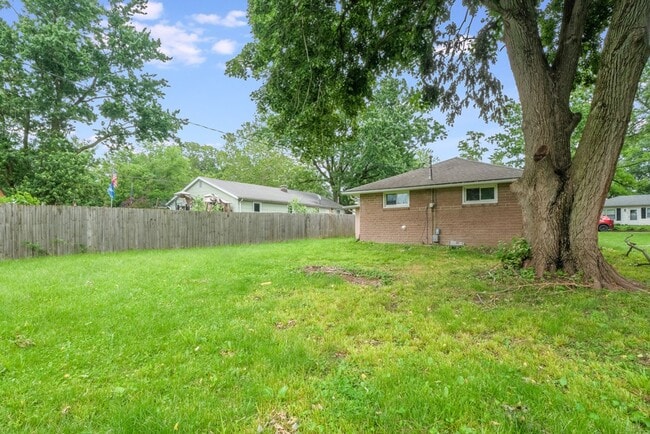 Building Photo - Mahomet | Renovated 2 Bed / 1 Bath Home
