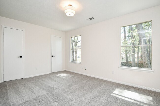 Building Photo - 21 Edgewood Forest Ct