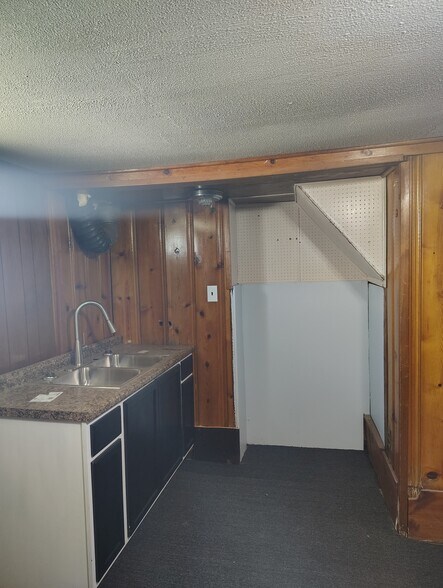 Building Photo - 4401 Queens Ave