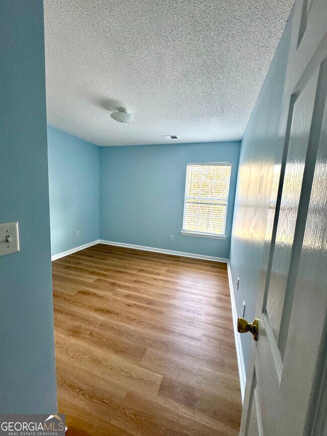 Building Photo - 3871 Pleasant Oaks Dr