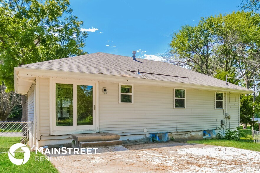 Building Photo - 601 S Central St