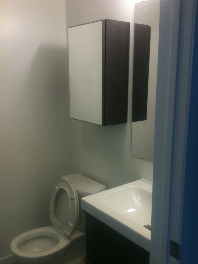 Building Photo - 206 28th St