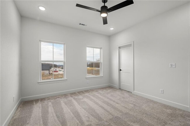 Building Photo - 550 Apollo Dr