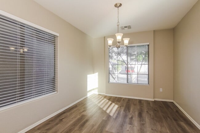 Building Photo - 1607 W Nancy Ln