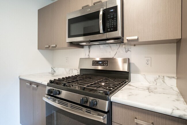 Building Photo - Unfurnished Modern 2 Bed/2 Bath - The Flat...