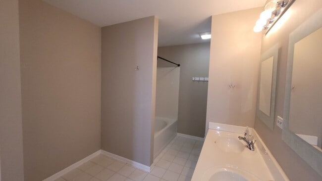 Building Photo - 10530 Wakefield Ln