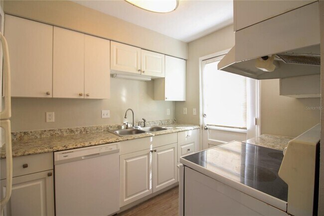 Building Photo - 1920 E Edgewood Dr