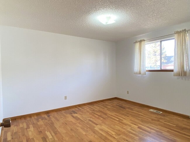 Building Photo - Goldendale Home for Rent