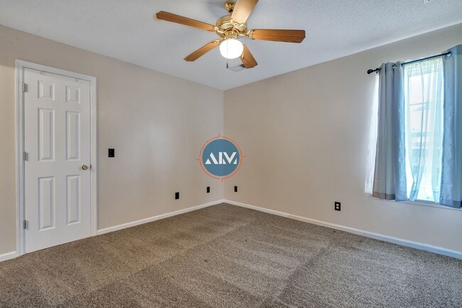 Building Photo - Beautiful 3 Bed 2 Bath Home located in his...