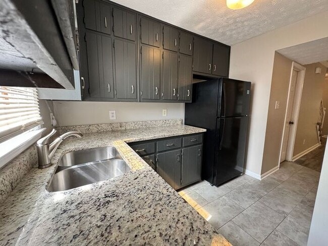 Building Photo - NOW READY!! 2 bedroom 2.5 bathroom in Snellville