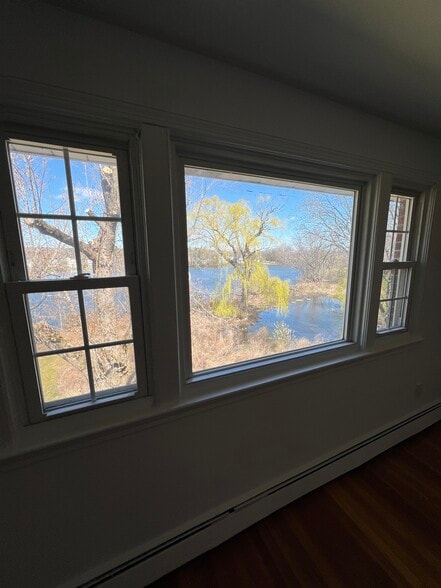 Building Photo - 42 Pond St