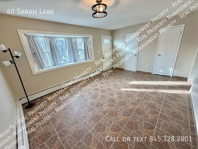 Building Photo - 40 Sarah Ln