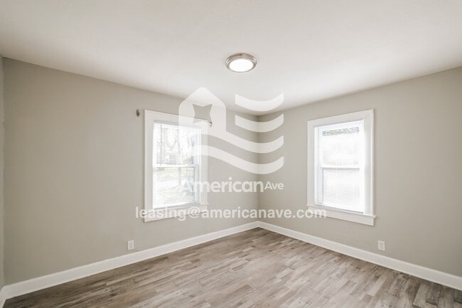 Building Photo - 3772 N Parker Ave