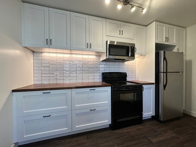 Building Photo - 4026 45th Ave SW