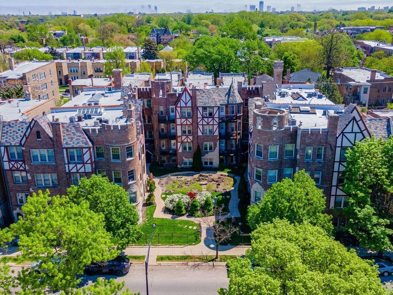 Building Photo - 5717 N Kimball Ave