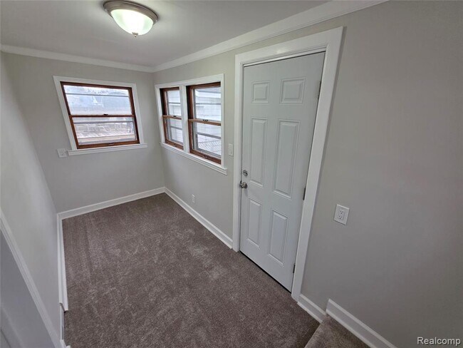 Building Photo - 7249 Silvery Ln