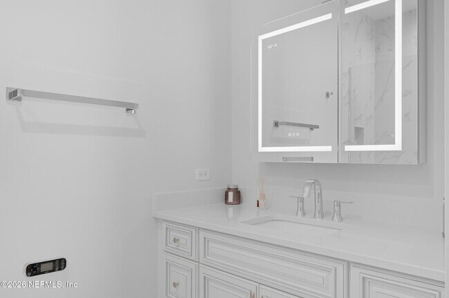 Building Photo - 200 Ocean Crest Dr