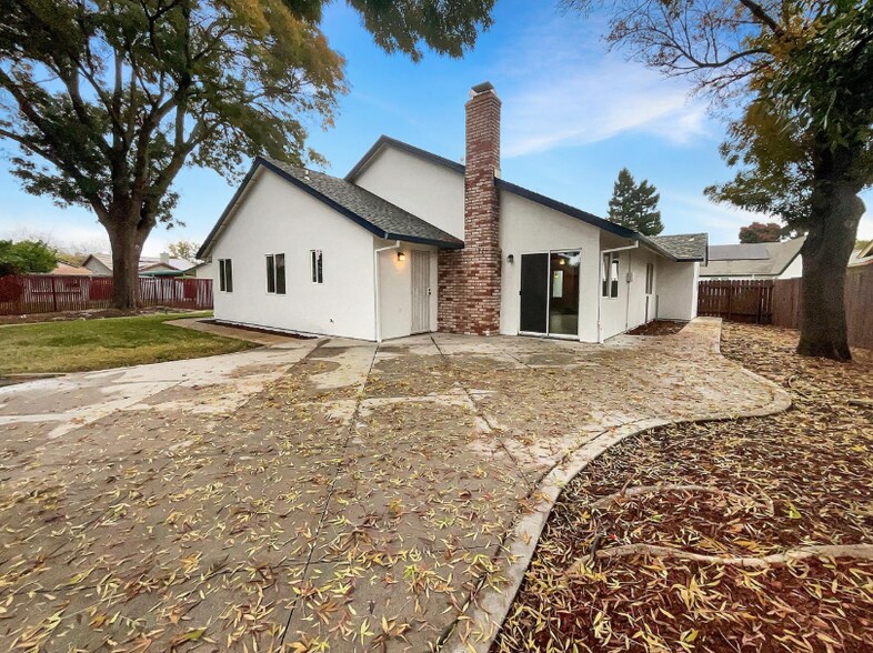 Building Photo - 1172 Willow Creek Dr