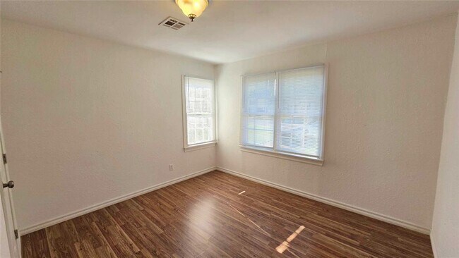 Building Photo - 605 NW 50th St