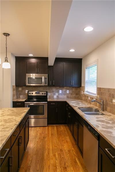 Building Photo - 1547 Delia Dr