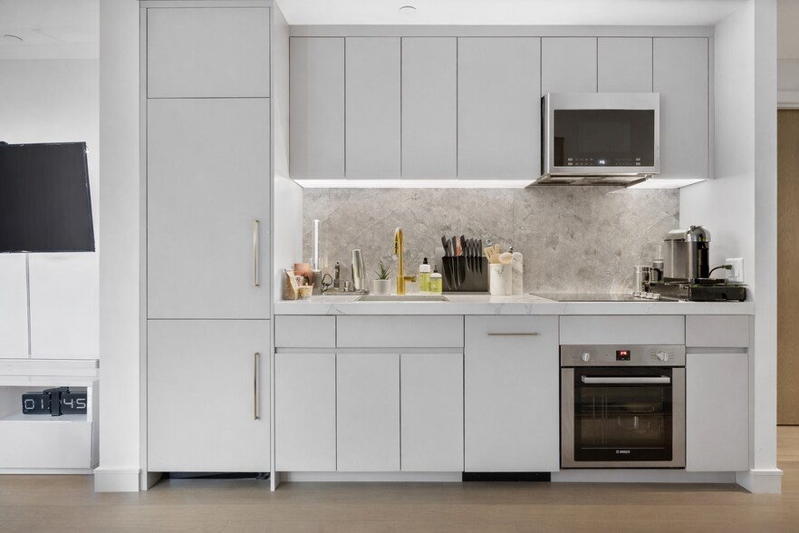 Building Photo - 55 Lagrange St