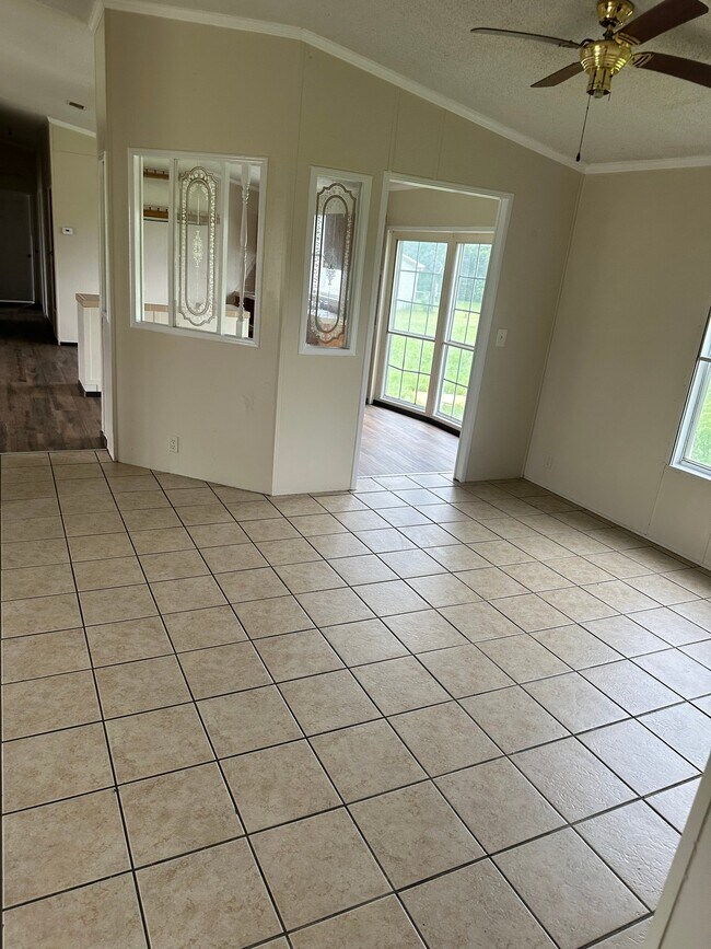 Building Photo - 120 Forest Creek Ln