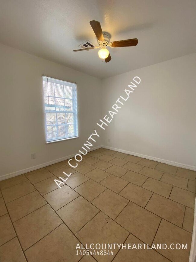 Building Photo - 944 SE 14th St