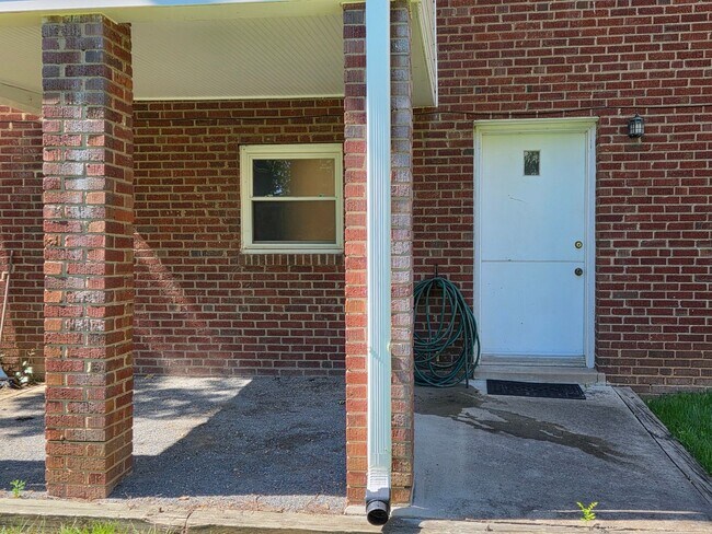 Building Photo - 1428 Apartments