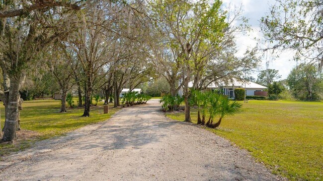 Building Photo - 1950 Bern Creek Loop
