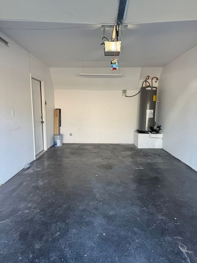 Building Photo - 516 E Reed St