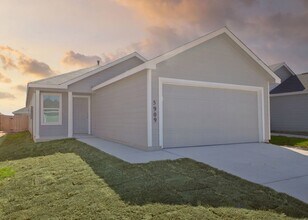 Building Photo - 3-Bed, 2-Bath Haven in a Top-Rated School District!