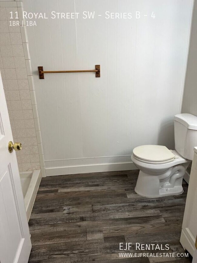 Building Photo - 11 Royal St SW