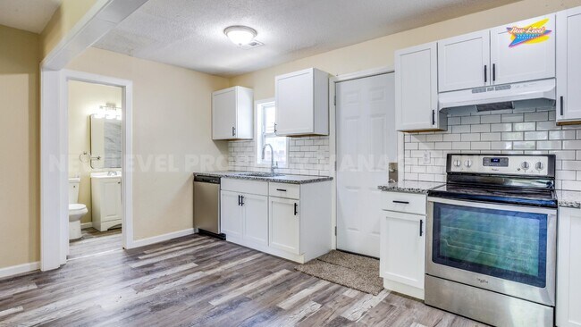 Building Photo - 725 S Greenwood Ave