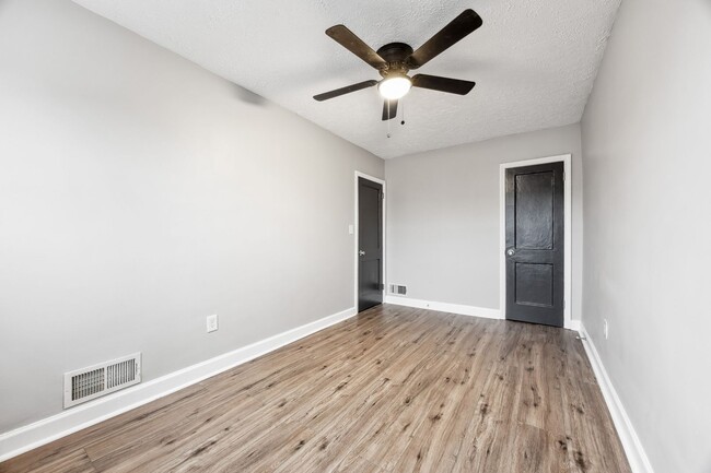 Building Photo - Three-Bedroom House In Dundalk