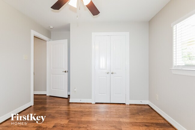 Building Photo - 12064 Maverick Dr
