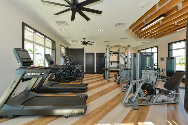 Building Photo - 6312 Cloverdale Ave