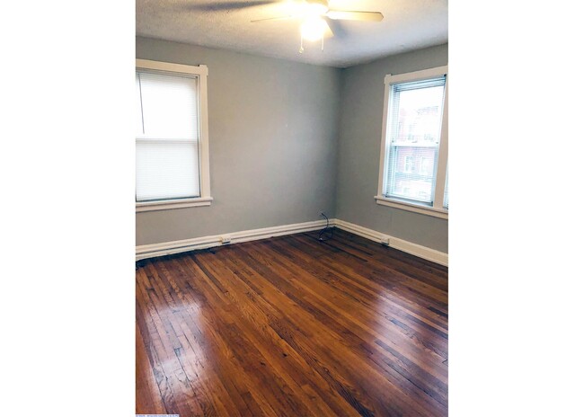 TC-84 LR 5 - Tudor Court