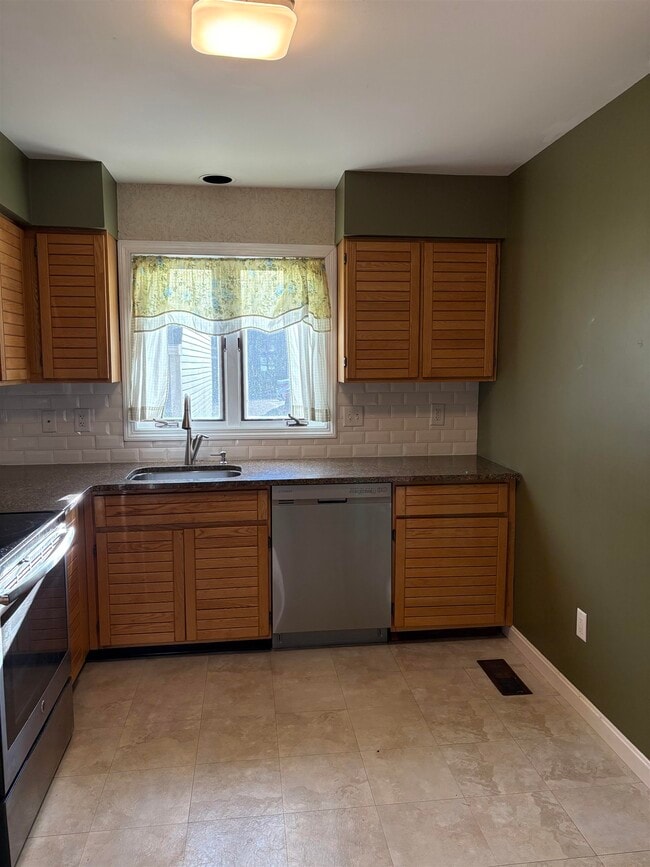 Building Photo - 71 Spinnaker Way