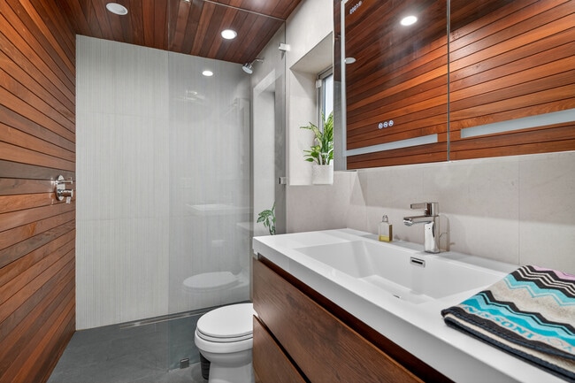 Building Photo - 219 Colton St