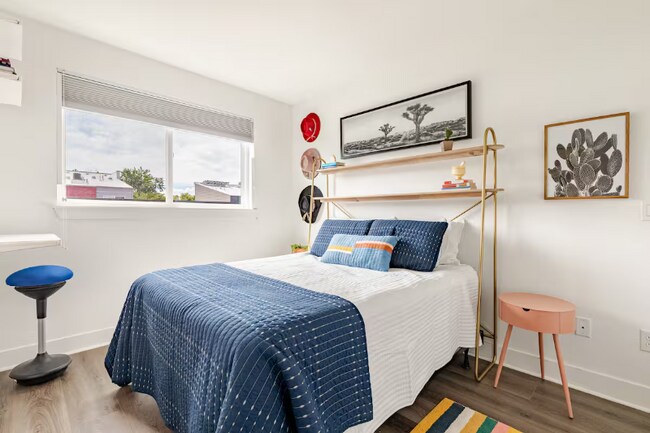 Building Photo - 2824 W Parkside Pl