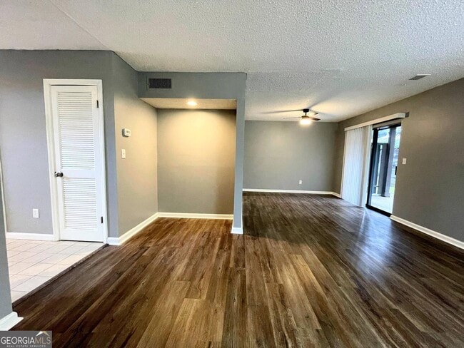 Building Photo - 94 Cobblestone Creek