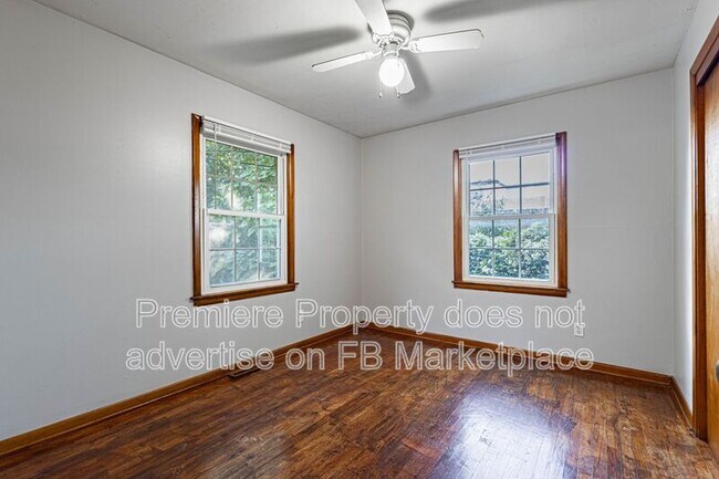 Building Photo - 1139 1/2 S Haden St