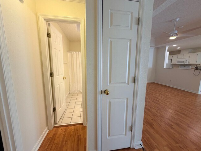 Building Photo - SummerBrooke Home, Plenty of Sunshine, Privacy, & Backyard Space!