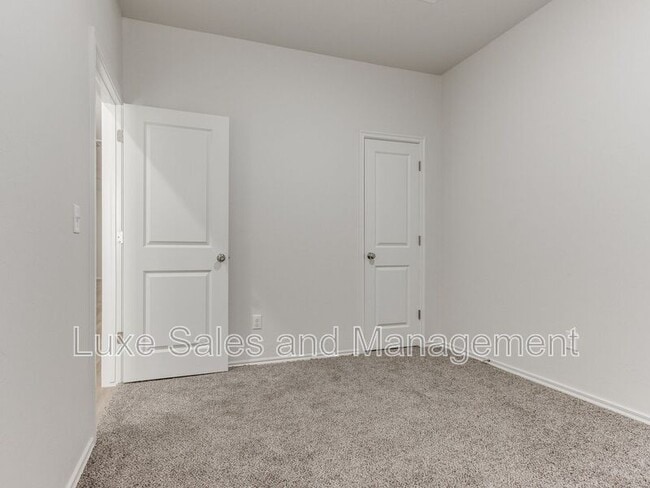 Building Photo - 1541 Pavy Pkwy