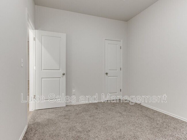 Building Photo - 1543 Pavy Pkwy